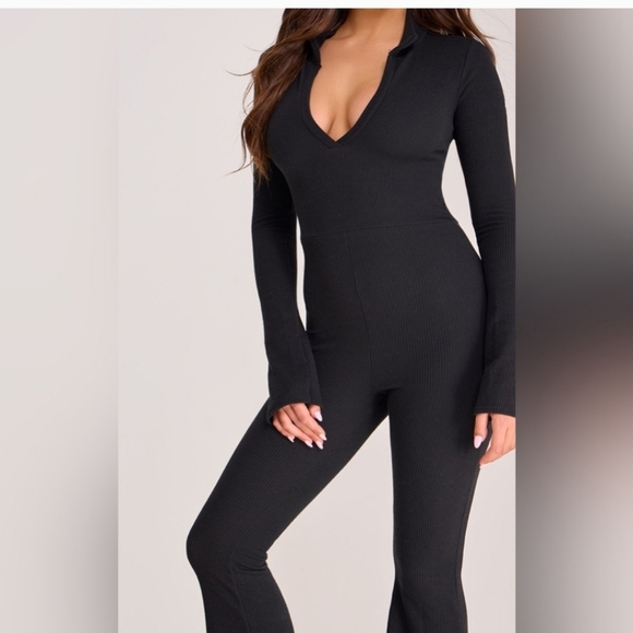 Pretty Little Thing Women’s Rib Collar Flare Leg Jumpsuit Size 8 NWT - Picture 3 of 5